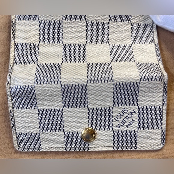 Louis Vuitton Damier Azur Key Holder - Picture 14 of 17